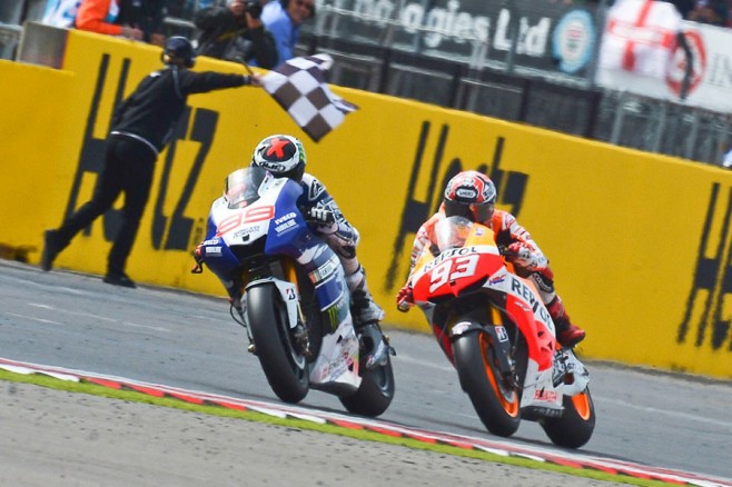 Jorge Lorenzo in volata su Marc Marquez nella vittoria a Silverstone - MotoGP 2013