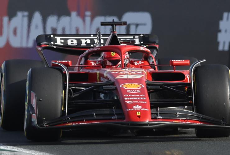 I fan della Ferrari sostengono la Rossa