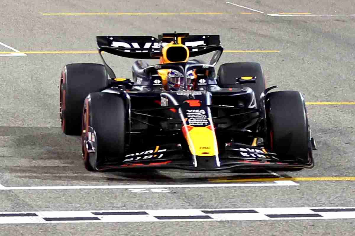 Verstappen vicino a Vettel