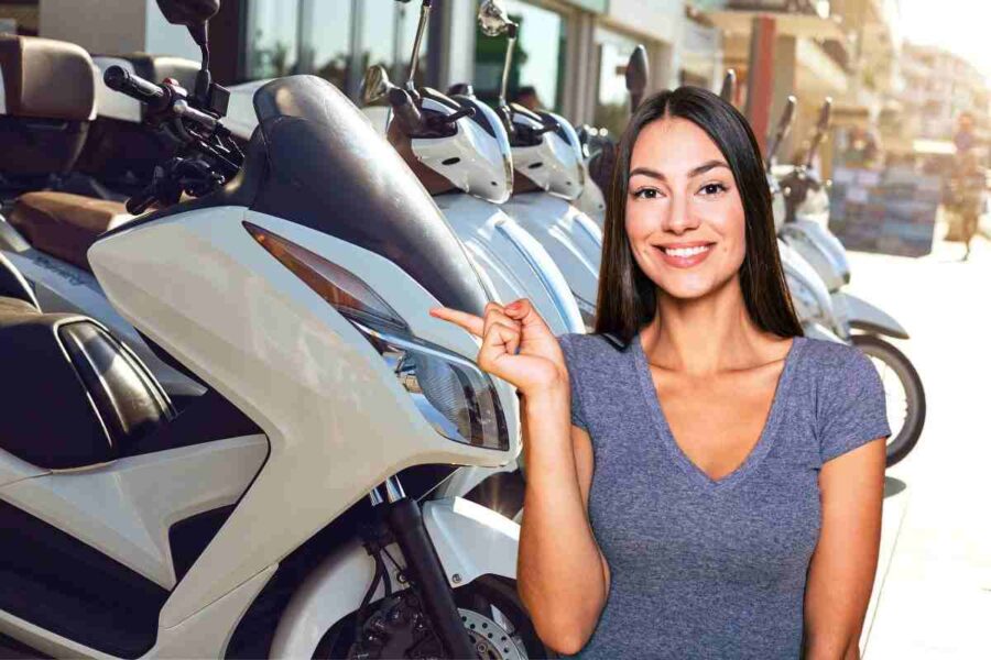 Fascino italiano a prezzi cinesi, questo scooter fa tremare Piaggio: è già un successone