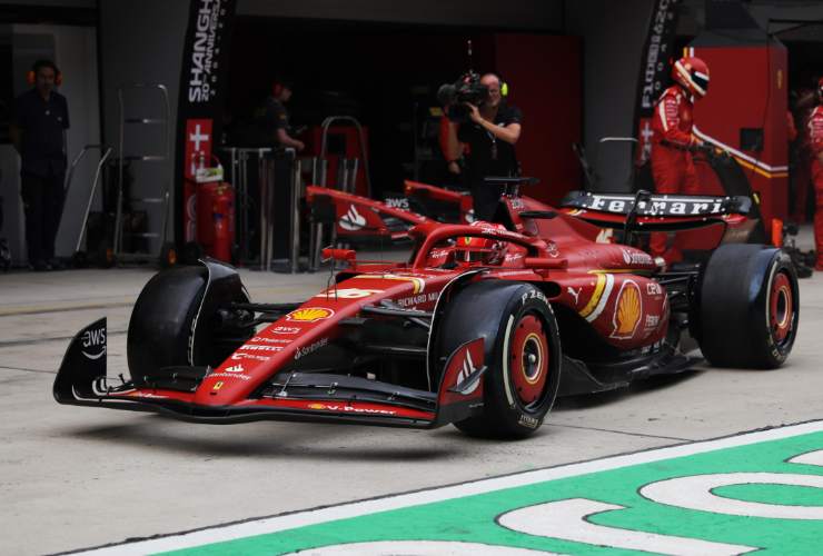 Il lavoro dei meccanici di F1 ai box è piuttosto elevato. 