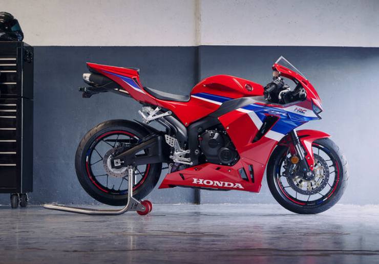 Honda CBR 600 RR motore potenza prezzo