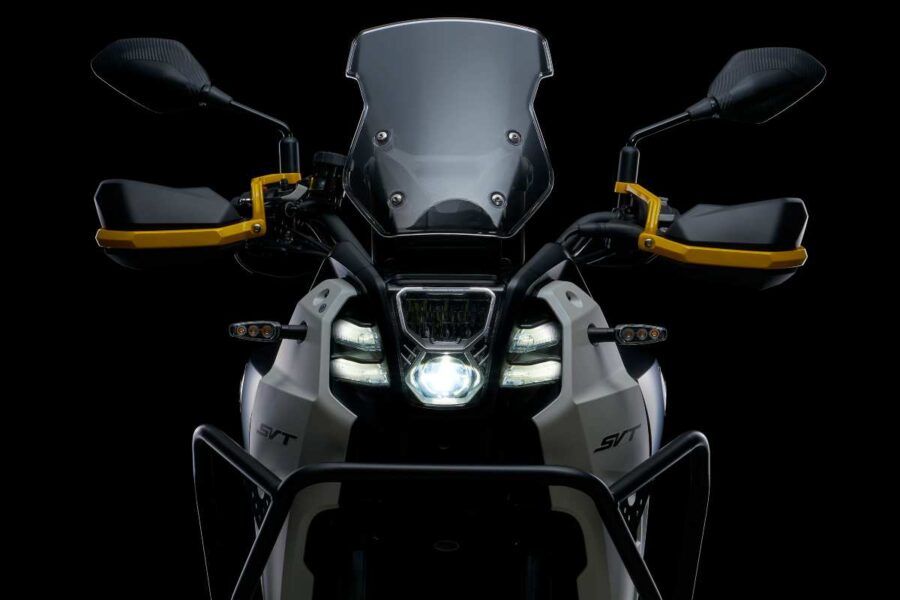 Il frontale della nuova moto crossover sul mercato (qjmotoritaly.it) - motomondiale.it