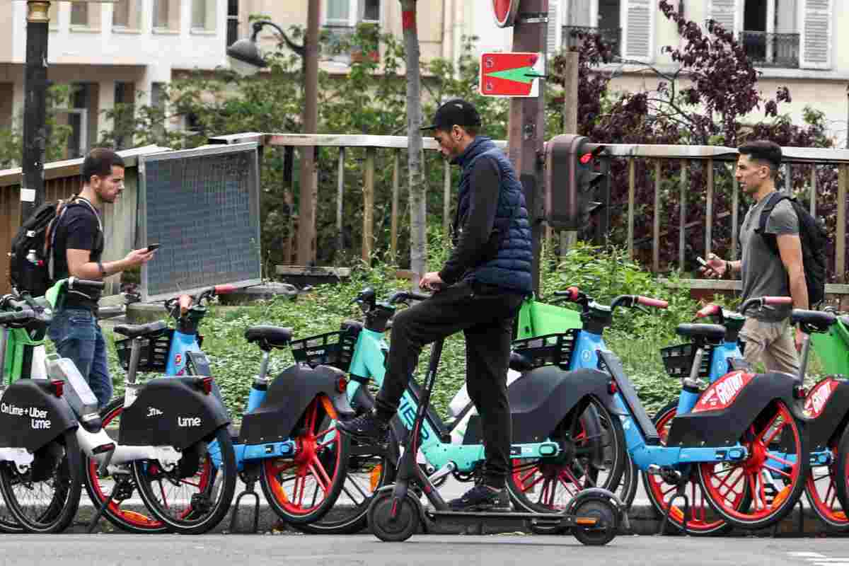 La regola in Italia per la patente quando si guidano gli scooter