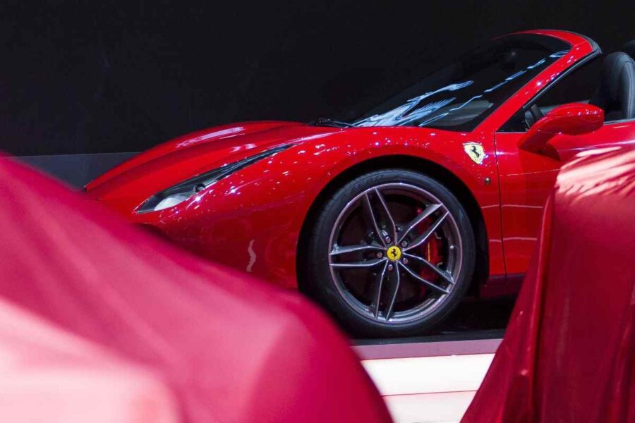 Quanto dovrete sborsare per il bollo di una Ferrari?