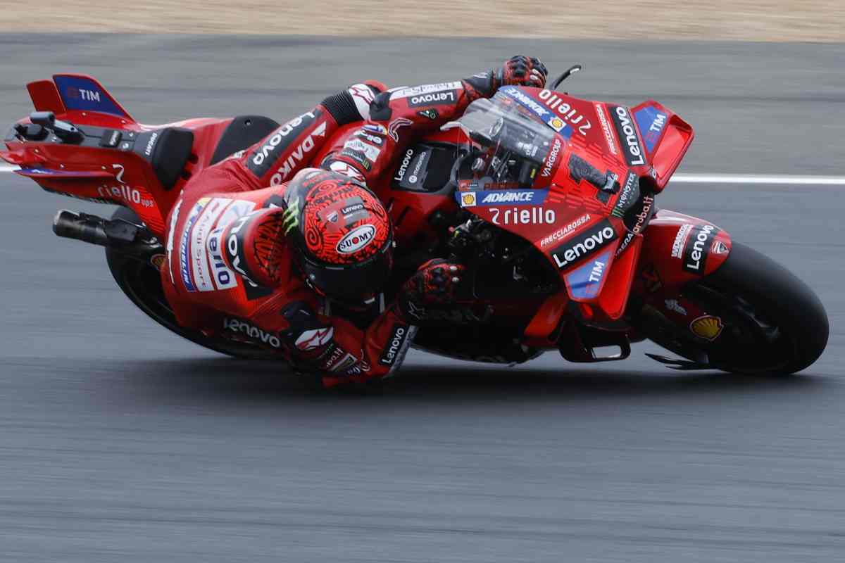 MotoGP Pecco Bagnaia domina la Sprint Race