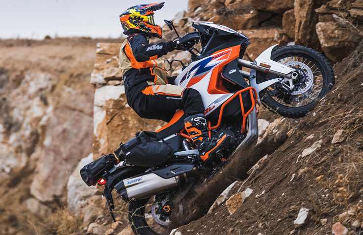 KTM 990 Adventure ritorno foto spia