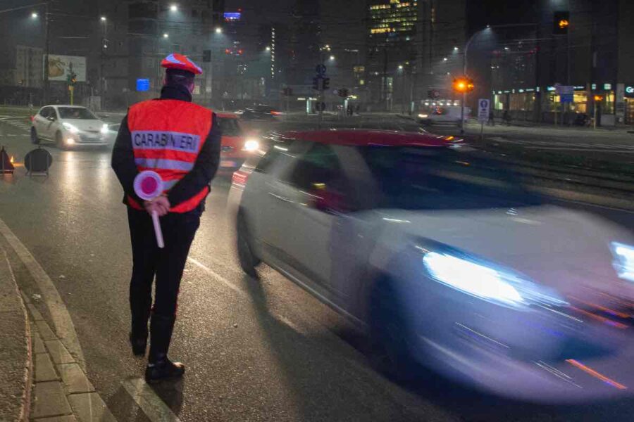 Sanzioni per chi segnala un posto di blocco