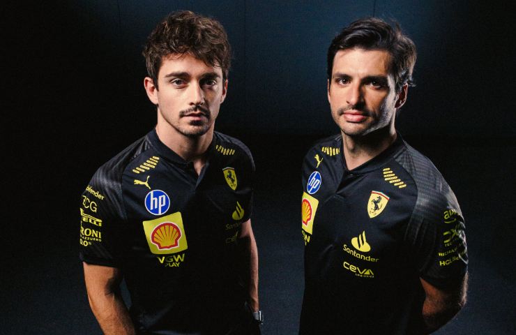 Leclerc e Sainz con la divisa nera e gialla