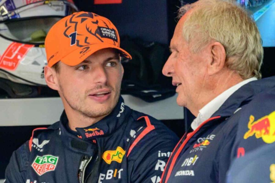 Max Verstappen parla con Helmut Marko