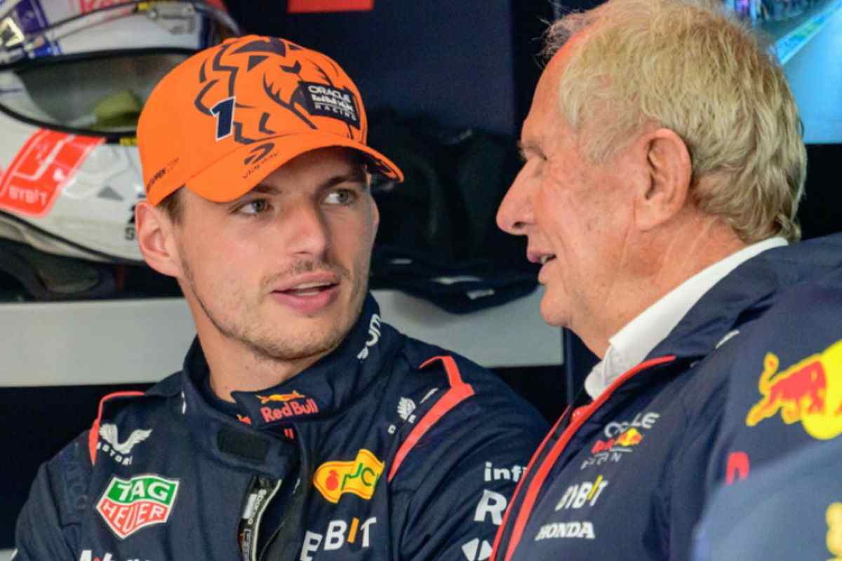 Verstappen ai box con Helmut Marko