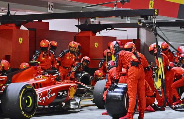 La Ferrari dei Carlos Sainz ai box